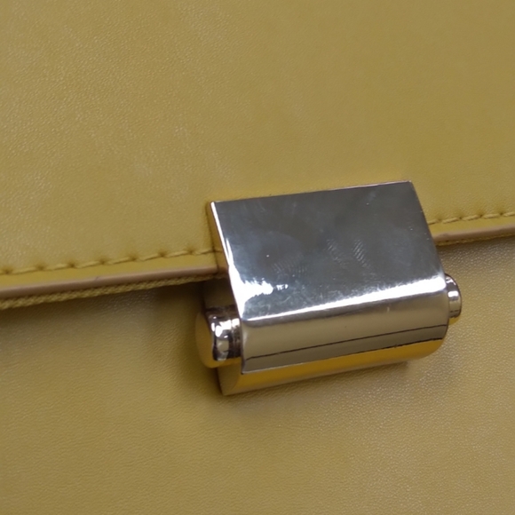 A New Day Small Yellow Purse - Picture 5 of 7